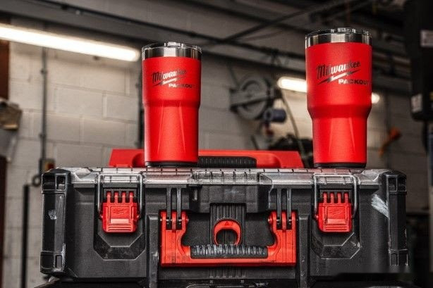 Термокружка Milwaukee Packout 0.887л (красный) Термокружка Milwaukee Packout 0.887л (красный)