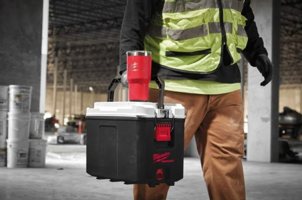 Термокружка Milwaukee Packout 0.887л (красный) Термокружка Milwaukee Packout 0.887л (красный)