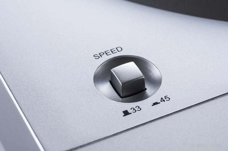 Виниловый проигрыватель DENON DP-29F (серебристый) Виниловый проигрыватель DENON DP-29F (серебристый)