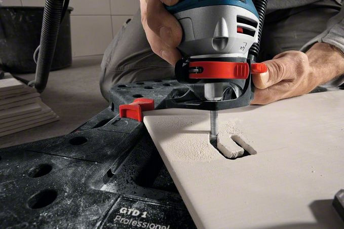 Фрезер Bosch GTR 30 CE Professional (060160C000) Фрезер Bosch GTR 30 CE Professional (060160C000)