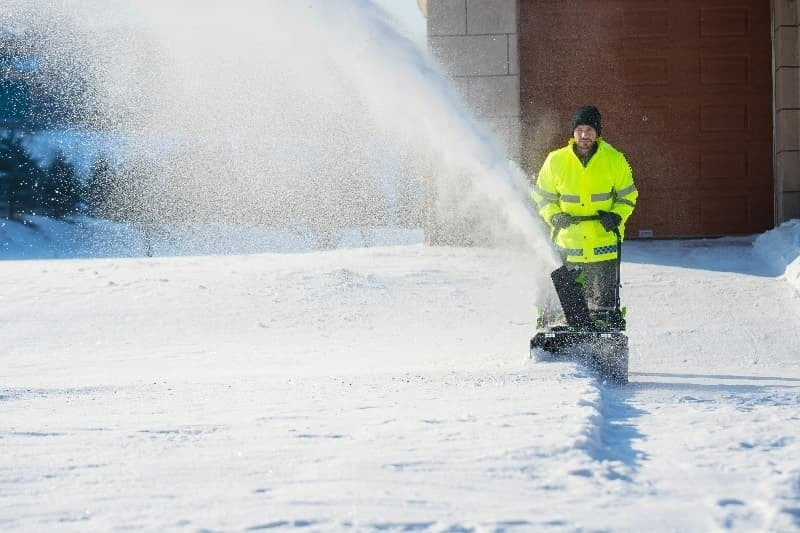 Снегоуборщик Greenworks 82SN22 (без АКБ) Снегоуборщик Greenworks 82SN22 (без АКБ)