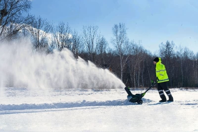 Снегоуборщик Greenworks 82SN22 (без АКБ) Снегоуборщик Greenworks 82SN22 (без АКБ)