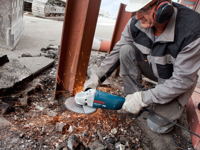 Угловая шлифмашина Bosch GWS 24-180 H Professional Угловая шлифмашина Bosch GWS 24-180 H Professional