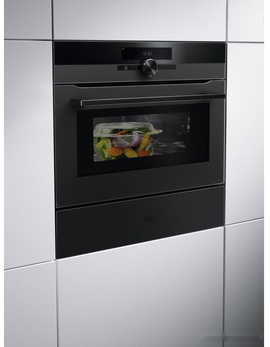 Духовой шкаф AEG KMK965090T