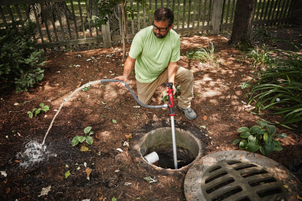 Дренажный насос Milwaukee M12 BSWP-601 4933479640 (с 1-им АКБ)