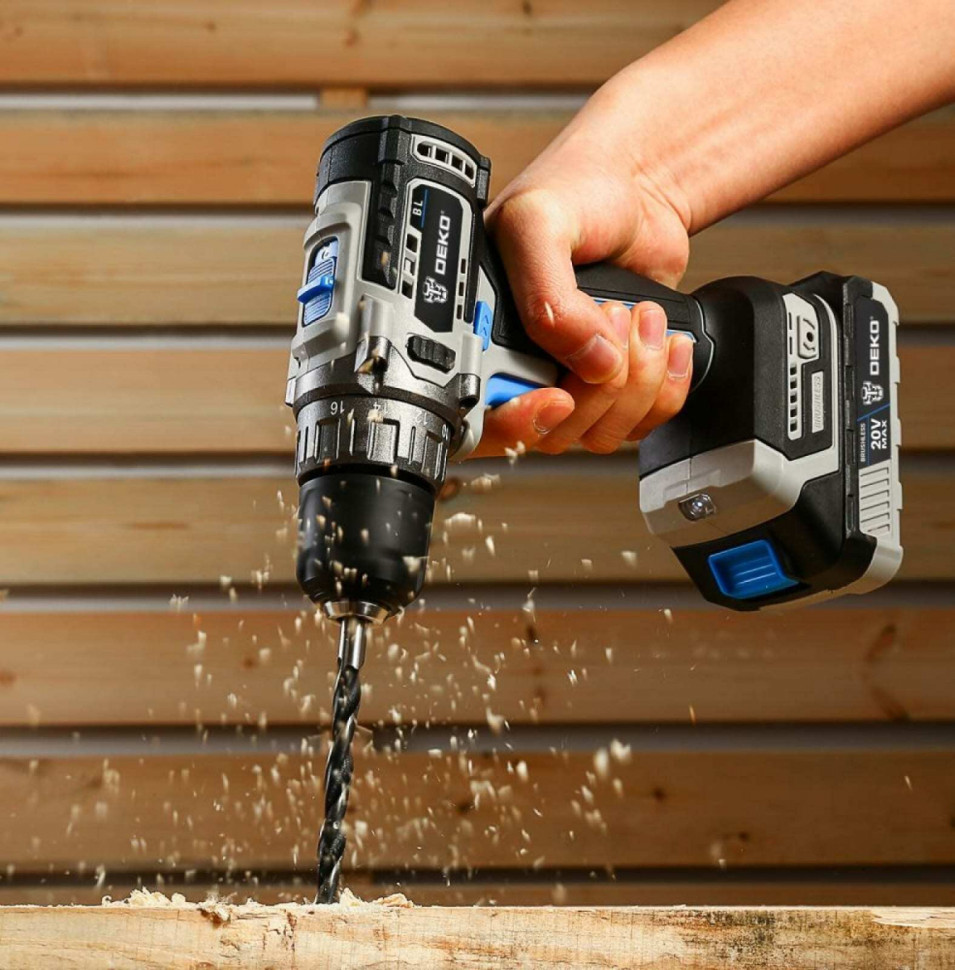 Дрель-шуруповерт Deko Sharker case 063-4036 (с 2-мя АКБ, кейс) Дрель-шуруповерт Deko Sharker case 063-4036 (с 2-мя АКБ, кейс)