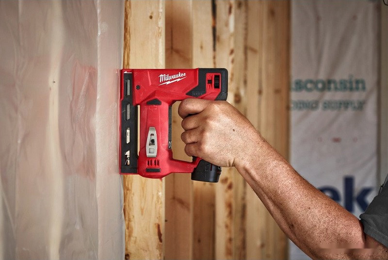 Milwaukee M12 BST-202X 4933459635 (с 2-мя АКБ)