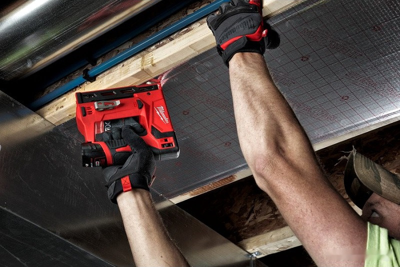 Milwaukee M12 BST-202X 4933459635 (с 2-мя АКБ)