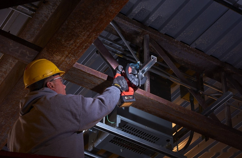 Дисковая (циркулярная) пила Milwaukee Fuel M18 FMCS-0X (без АКБ) Дисковая (циркулярная) пила Milwaukee Fuel M18 FMCS-0X (без АКБ)