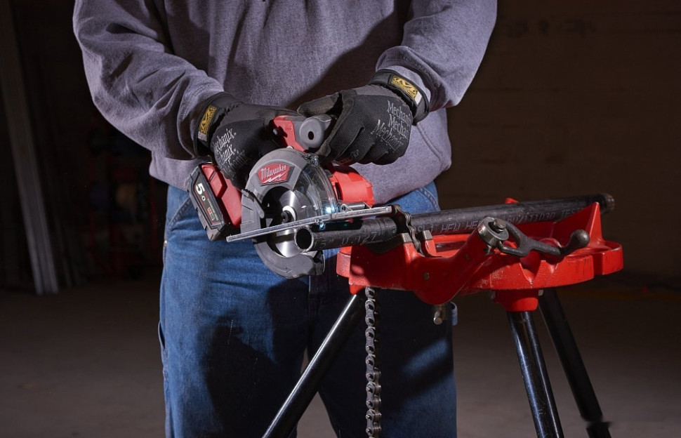 Дисковая (циркулярная) пила Milwaukee Fuel M18 FMCS-0X (без АКБ) Дисковая (циркулярная) пила Milwaukee Fuel M18 FMCS-0X (без АКБ)