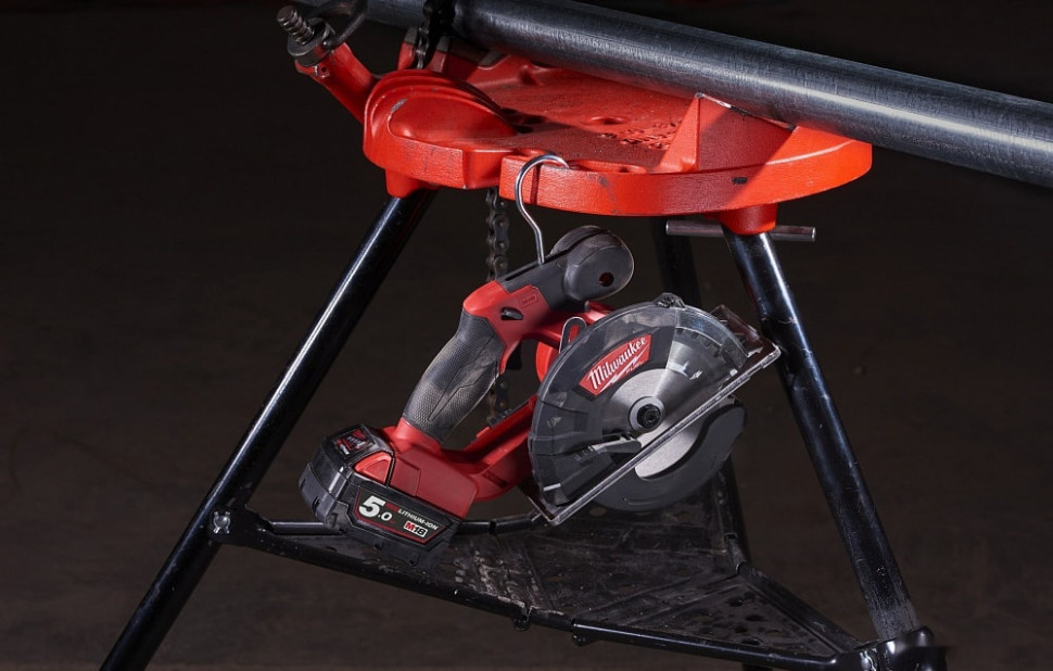 Дисковая (циркулярная) пила Milwaukee Fuel M18 FMCS-0X (без АКБ) Дисковая (циркулярная) пила Milwaukee Fuel M18 FMCS-0X (без АКБ)