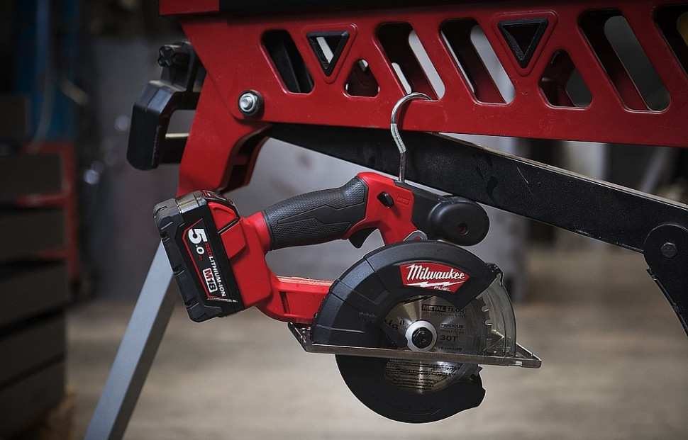 Дисковая (циркулярная) пила Milwaukee Fuel M18 FMCS-0X (без АКБ) Дисковая (циркулярная) пила Milwaukee Fuel M18 FMCS-0X (без АКБ)