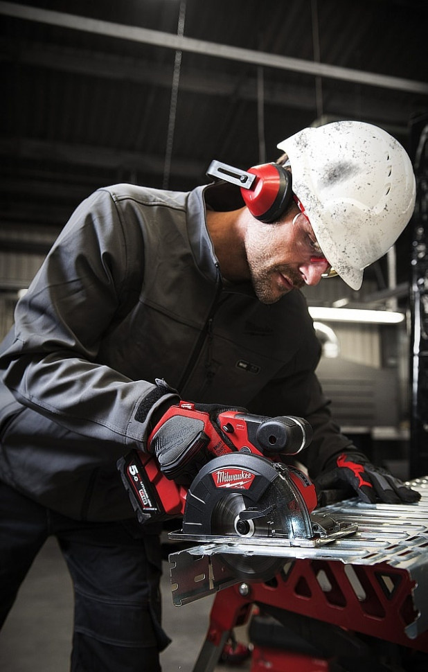 Дисковая (циркулярная) пила Milwaukee Fuel M18 FMCS-0X (без АКБ) Дисковая (циркулярная) пила Milwaukee Fuel M18 FMCS-0X (без АКБ)