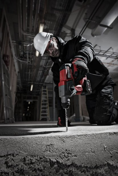 Перфоратор Milwaukee M12 CH-602X FUEL 4933451510 (с 2-мя АКБ, кейс) Перфоратор Milwaukee M12 CH-602X FUEL 4933451510 (с 2-мя АКБ, кейс)