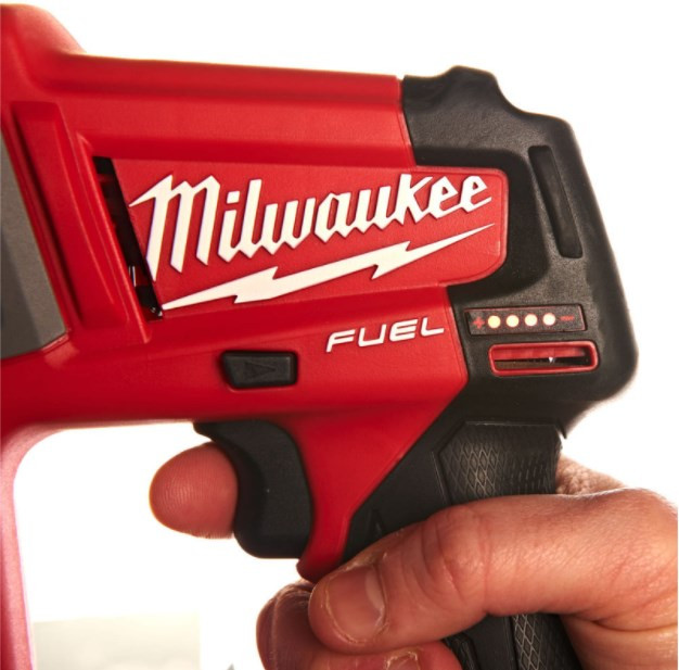 Перфоратор Milwaukee M12 CH-602X FUEL 4933451510 (с 2-мя АКБ, кейс) Перфоратор Milwaukee M12 CH-602X FUEL 4933451510 (с 2-мя АКБ, кейс)