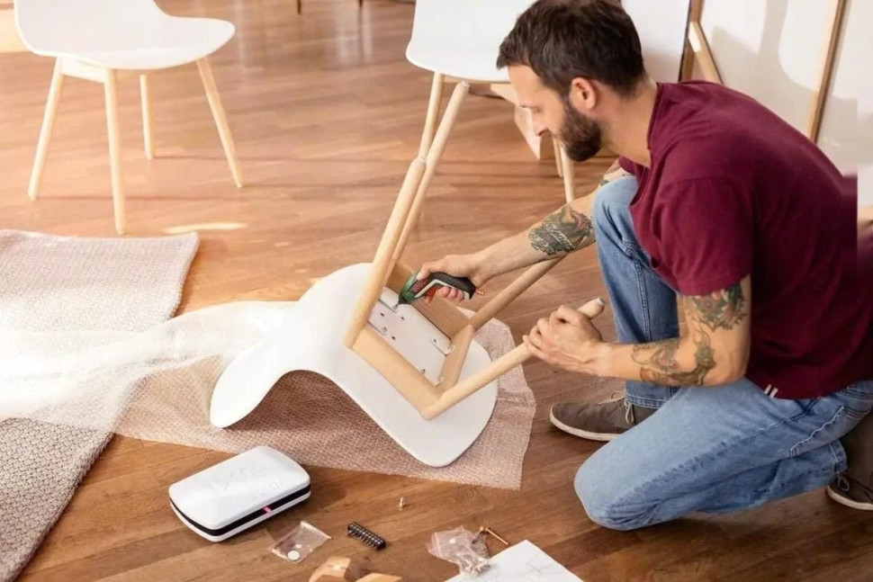 Электроотвертка Bosch IXO V 06039a8000 (набор оснастки) Электроотвертка Bosch IXO V 06039a8000 (набор оснастки)