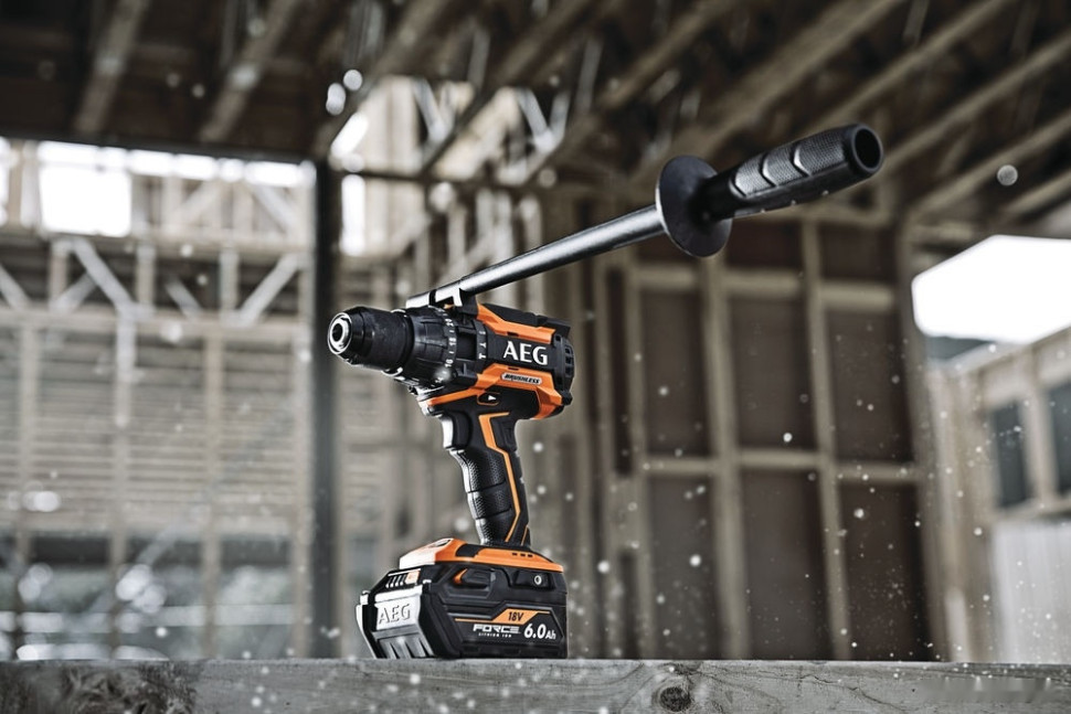 Ударная дрель-шуруповерт AEG Powertools BSB 18BL LI-602C 4935464100 (с 2-мя АКБ 6 Ач, кейс) Ударная дрель-шуруповерт AEG Powertools BSB 18BL LI-602C 4935464100 (с 2-мя АКБ 6 Ач, кейс)