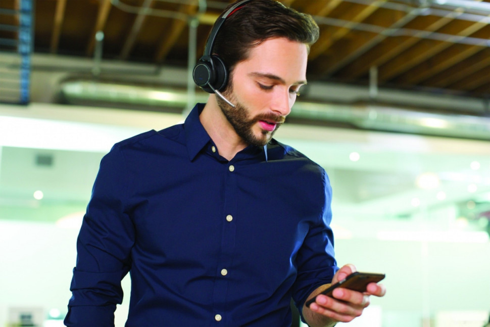 Наушники Plantronics Voyager Focus UC PL-B825M Наушники Plantronics Voyager Focus UC PL-B825M