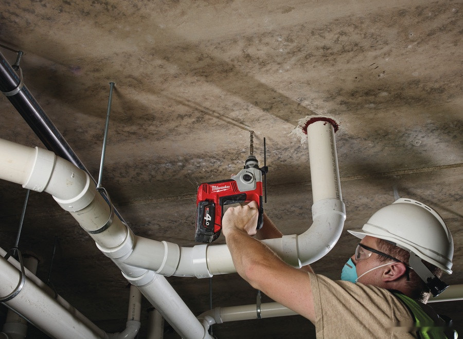 Перфоратор Milwaukee M18 BH-402C 4933443330 (с 2-мя АКБ, кейс) Перфоратор Milwaukee M18 BH-402C 4933443330 (с 2-мя АКБ, кейс)