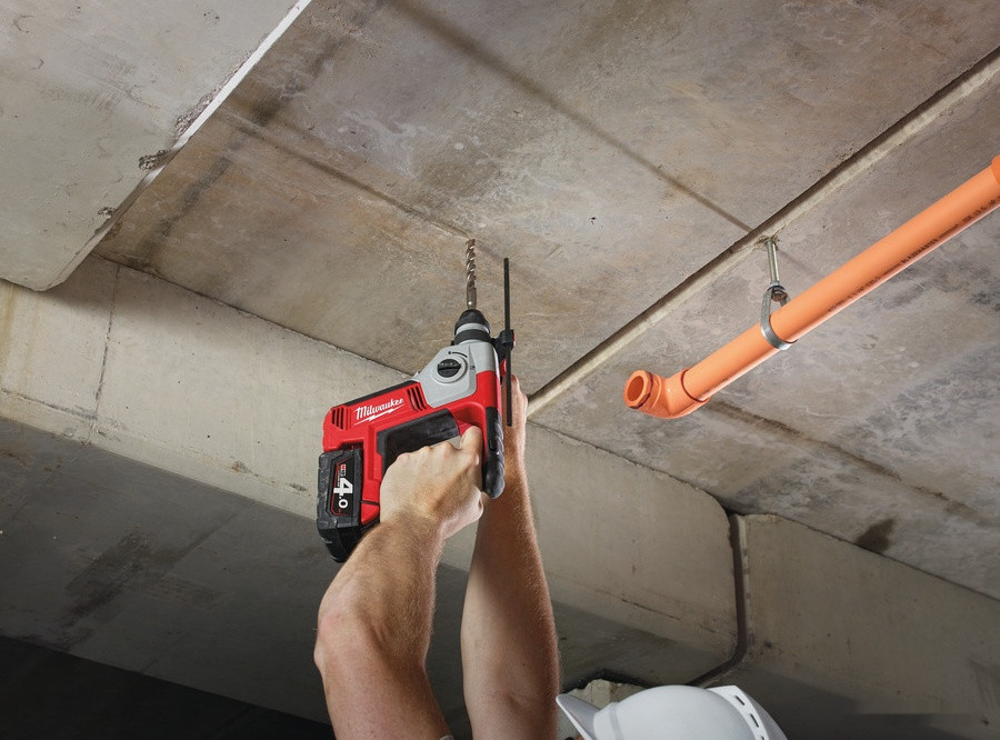 Перфоратор Milwaukee M18 BH-402C 4933443330 (с 2-мя АКБ, кейс) Перфоратор Milwaukee M18 BH-402C 4933443330 (с 2-мя АКБ, кейс)