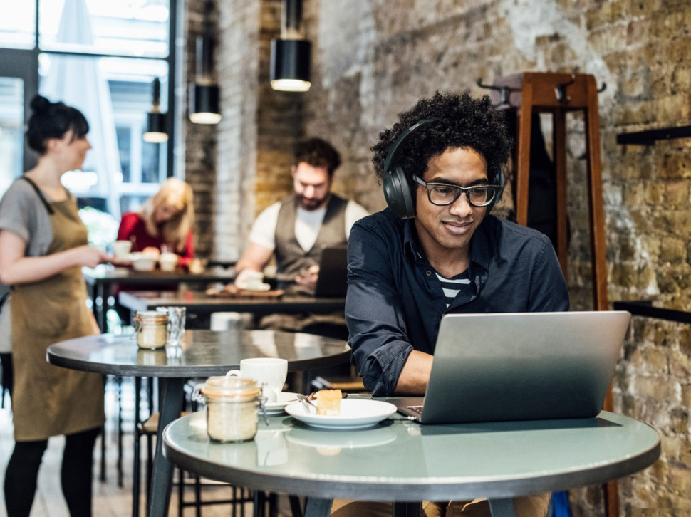 Наушники Creative Zen Hybrid 2 (черный) Наушники Creative Zen Hybrid 2 (черный)