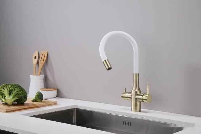 Смеситель Paulmark Salix Sa213419-BRw (бронза/белый) Смеситель Paulmark Salix Sa213419-BRw (бронза/белый)