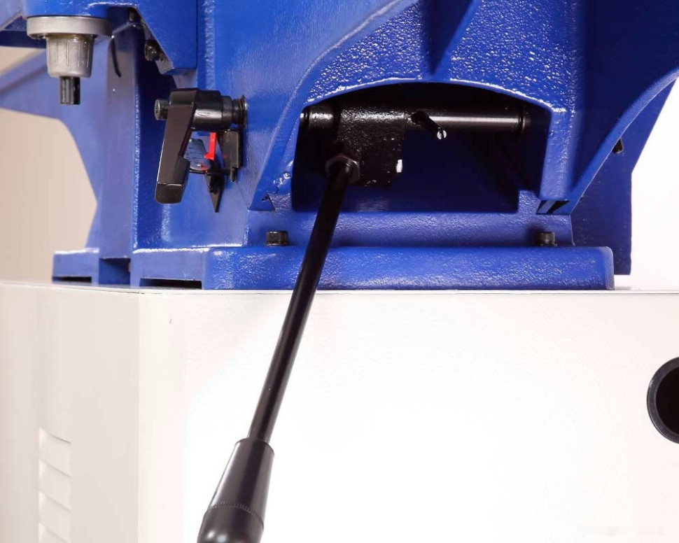 Деревообрабатывающий станок Белмаш J200/1800AR Деревообрабатывающий станок Белмаш J200/1800AR