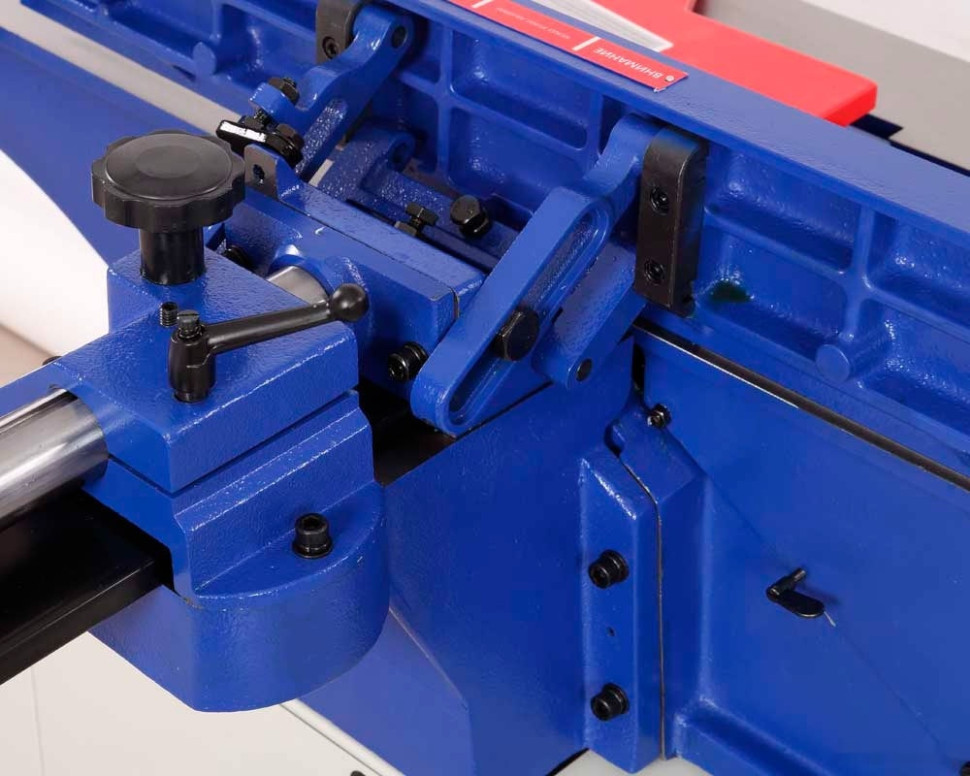 Деревообрабатывающий станок Белмаш J200/1800AR Деревообрабатывающий станок Белмаш J200/1800AR