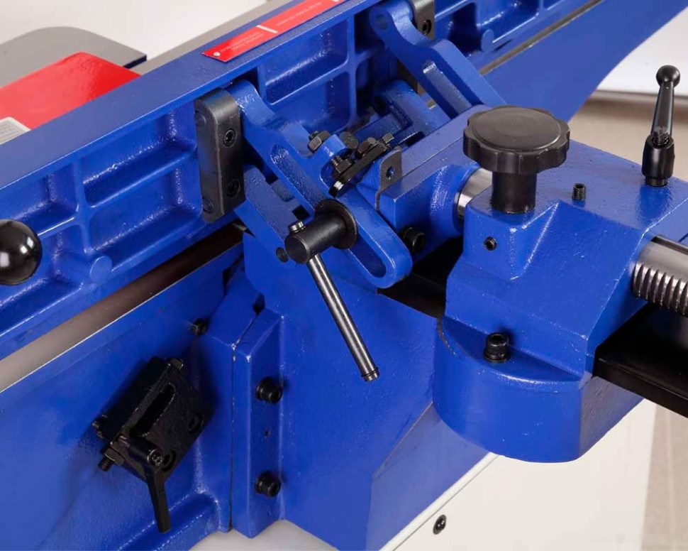 Деревообрабатывающий станок Белмаш J200/1800AR Деревообрабатывающий станок Белмаш J200/1800AR