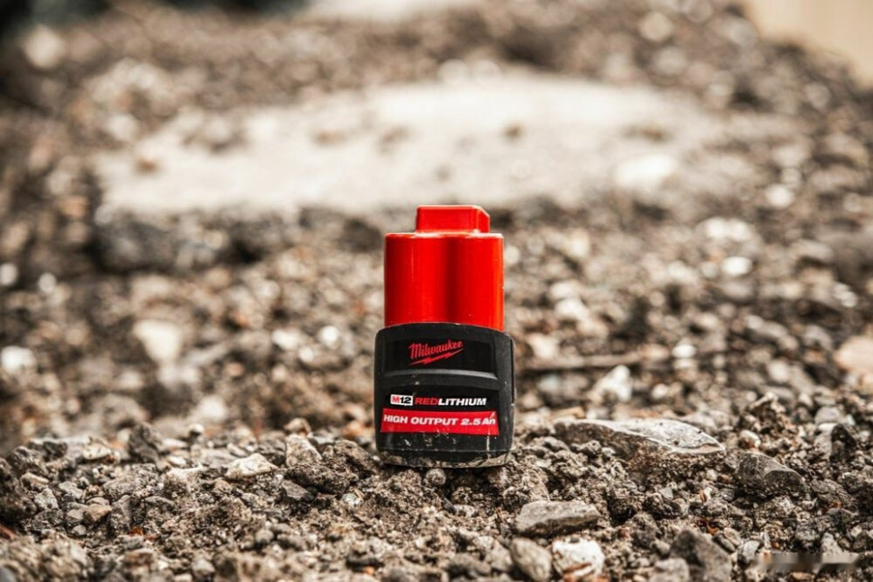 Аккумулятор для инструмента Milwaukee M12 M12HB2.5 4932480164 (12В/2.5 Ач) Аккумулятор для инструмента Milwaukee M12 M12HB2.5 4932480164 (12В/2.5 Ач)