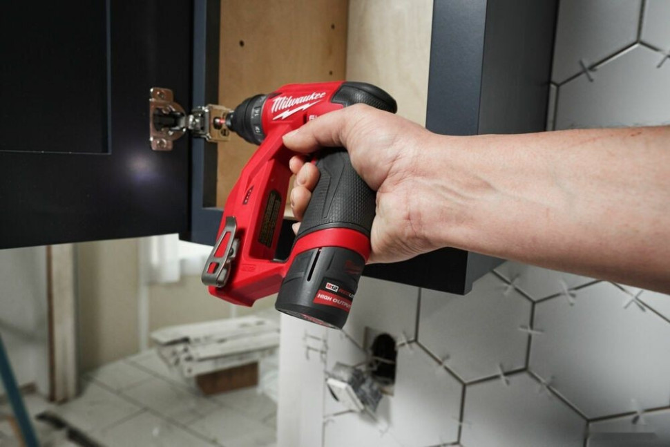 Аккумулятор для инструмента Milwaukee M12 M12HB2.5 4932480164 (12В/2.5 Ач) Аккумулятор для инструмента Milwaukee M12 M12HB2.5 4932480164 (12В/2.5 Ач)