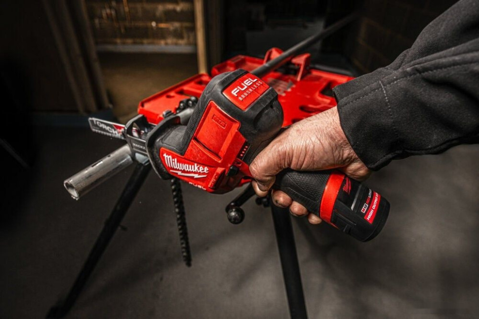 Аккумулятор для инструмента Milwaukee M12 M12HB2.5 4932480164 (12В/2.5 Ач) Аккумулятор для инструмента Milwaukee M12 M12HB2.5 4932480164 (12В/2.5 Ач)