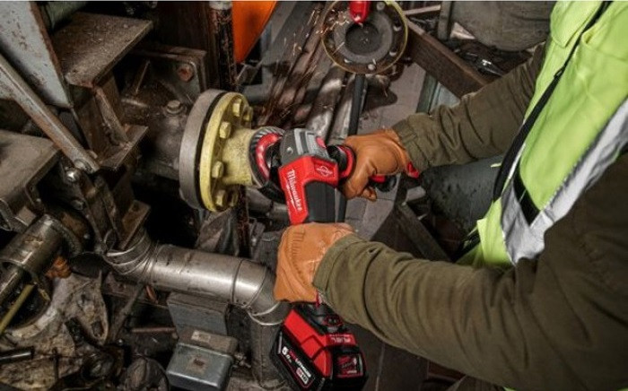 Угловая шлифмашина Milwaukee M18 FSAG125XB-0X Fuel 4933478433 (без АКБ, кейс) Угловая шлифмашина Milwaukee M18 FSAG125XB-0X Fuel 4933478433 (без АКБ, кейс)