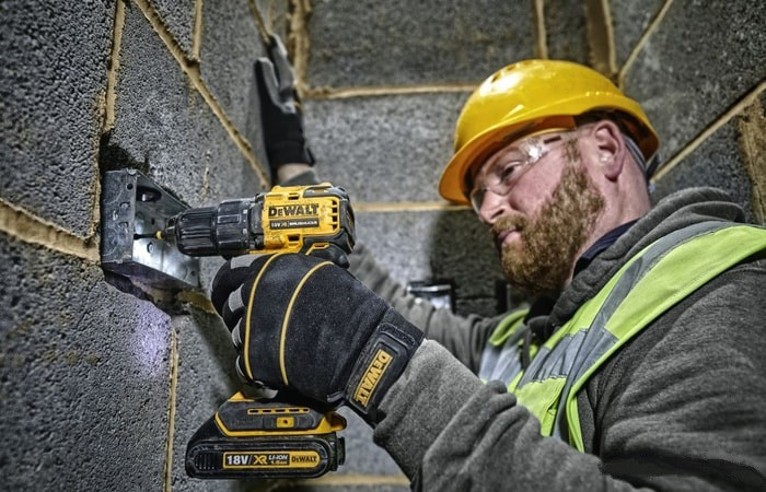 Дрель-шуруповерт DeWALT DCD708N-XJ (без АКБ) Дрель-шуруповерт DeWALT DCD708N-XJ (без АКБ)
