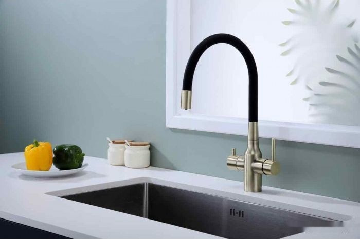 Смеситель Paulmark Salix Sa213419-BR (черный/бронза) Смеситель Paulmark Salix Sa213419-BR (черный/бронза)