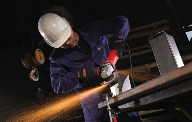 Угловая шлифмашина Milwaukee AGV 17-180 XC/DMS Угловая шлифмашина Milwaukee AGV 17-180 XC/DMS