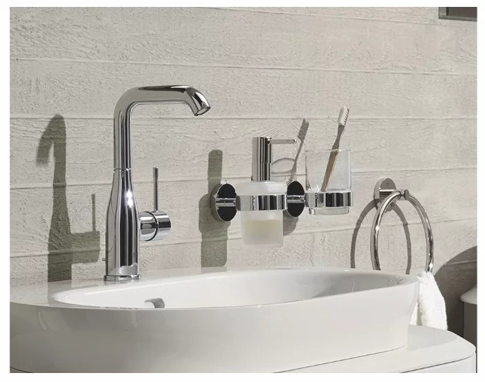 Смеситель Grohe Essence 32628001