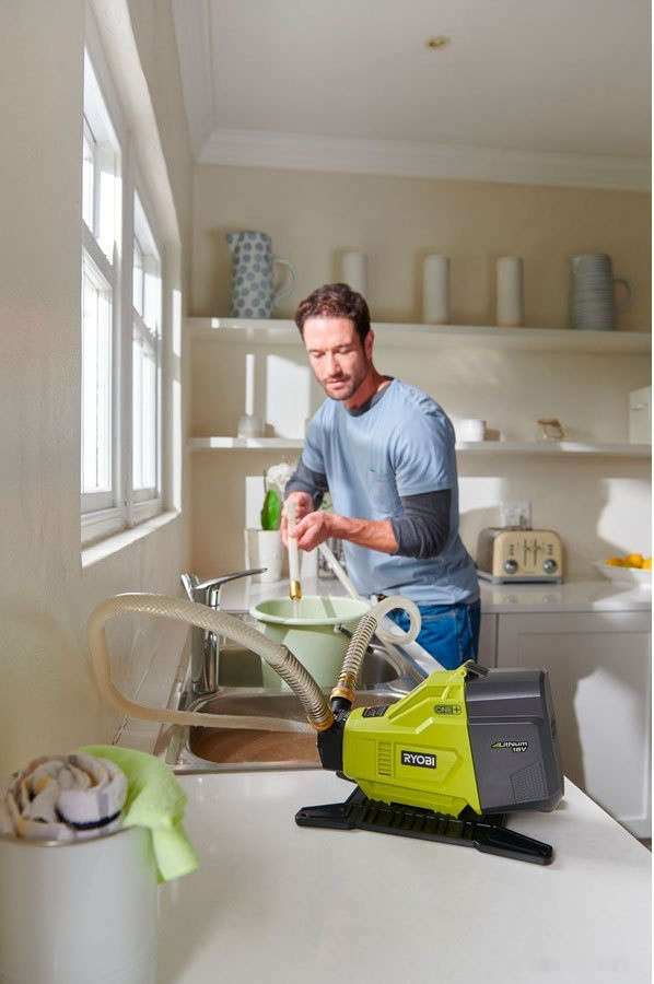 Насос Ryobi One+ R18TP-0 (без АКБ) Насос Ryobi One+ R18TP-0 (без АКБ)