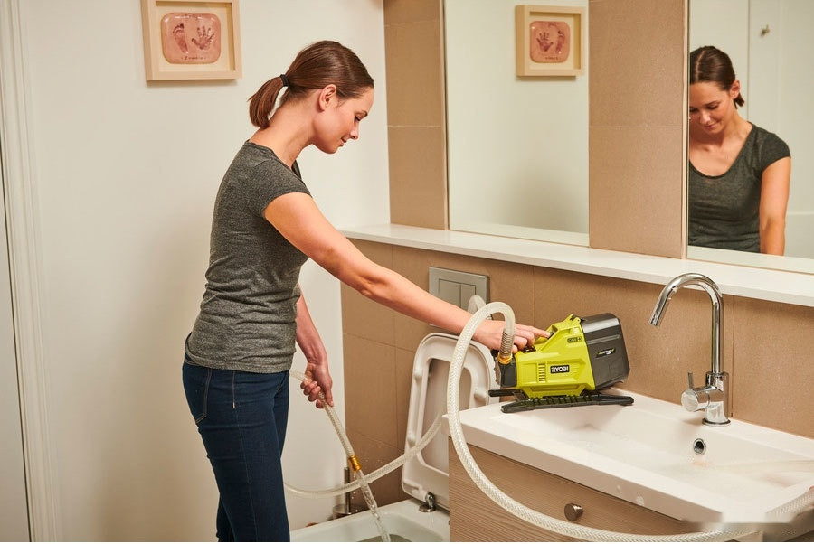 Насос Ryobi One+ R18TP-0 (без АКБ) Насос Ryobi One+ R18TP-0 (без АКБ)