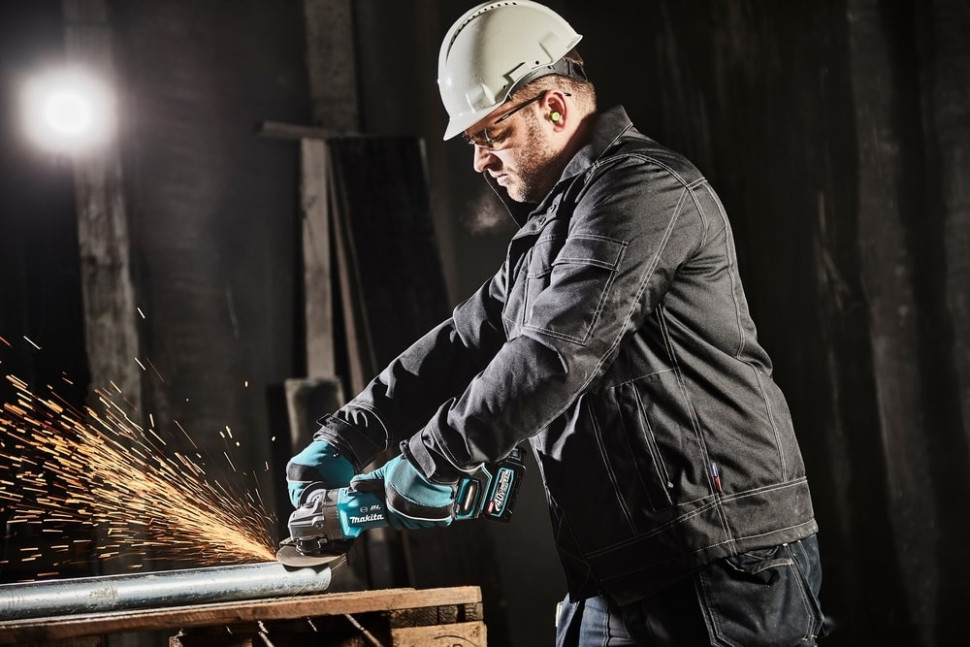 Угловая шлифмашина Makita GA005GM201 (с 2-мя АКБ) Угловая шлифмашина Makita GA005GM201 (с 2-мя АКБ)