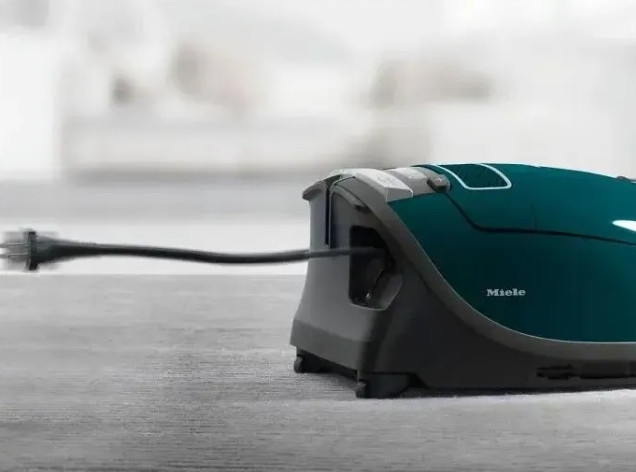 Пылесос Miele Complete C3 Active PowerLine Petrol зеленый/черный Пылесос Miele Complete C3 Active PowerLine Petrol зеленый/черный