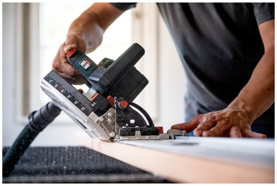 Дисковая (циркулярная) пила Metabo KT 18 LTX 66 BL 691172810 (с 2-мя АКБ)