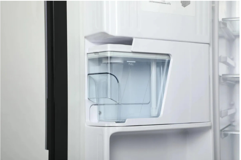 Четырёхдверный холодильник Hitachi R-W660PUC7GBK Четырёхдверный холодильник Hitachi R-W660PUC7GBK