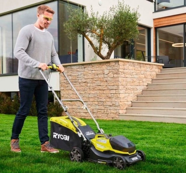 Колёсная газонокосилка Ryobi RY18LMX37A-150 (с АКБ 5 Ah) Колёсная газонокосилка Ryobi RY18LMX37A-150 (с АКБ 5 Ah)