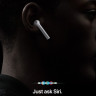 Наушники Apple AirPods 2 в зарядном футляре