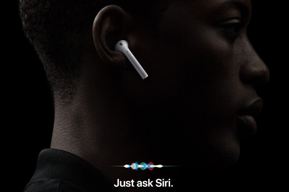 Наушники Apple AirPods 2 в зарядном футляре