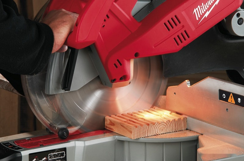 Торцовочная пила Milwaukee MS 304 DB 4933471052