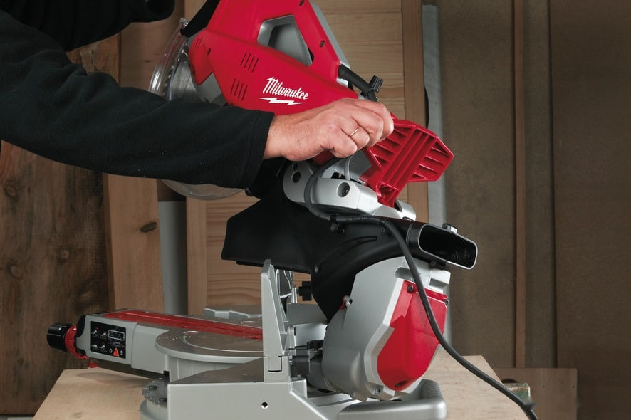 Торцовочная пила Milwaukee MS 304 DB 4933471052