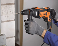 Дрель ударная AEG SBE 705 RE