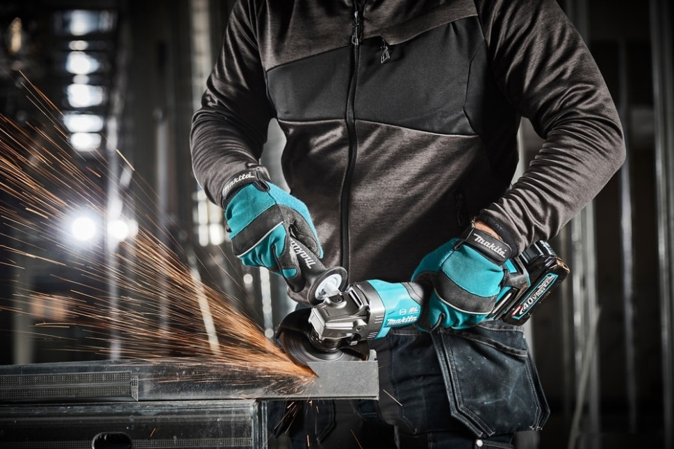 Угловая шлифмашина Makita GA013GM101 (с 1-м АКБ, кейс) Угловая шлифмашина Makita GA013GM101 (с 1-м АКБ, кейс)